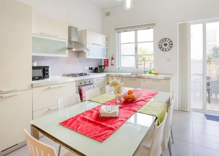 Cozy St Julian's Guest house Gzira