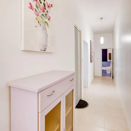 Cozy St Julian's Gzira