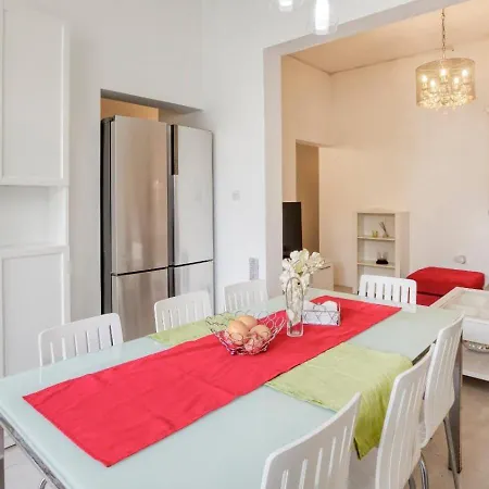 Cozy St Julian's Gzira