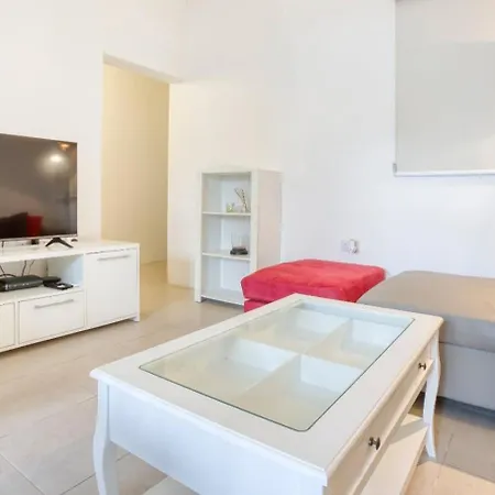 Cozy St Julian's Gzira