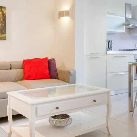 Cozy St Julian's Πανσιόν