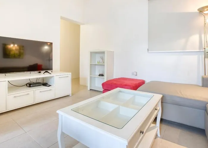 Cozy St Julian's Gzira